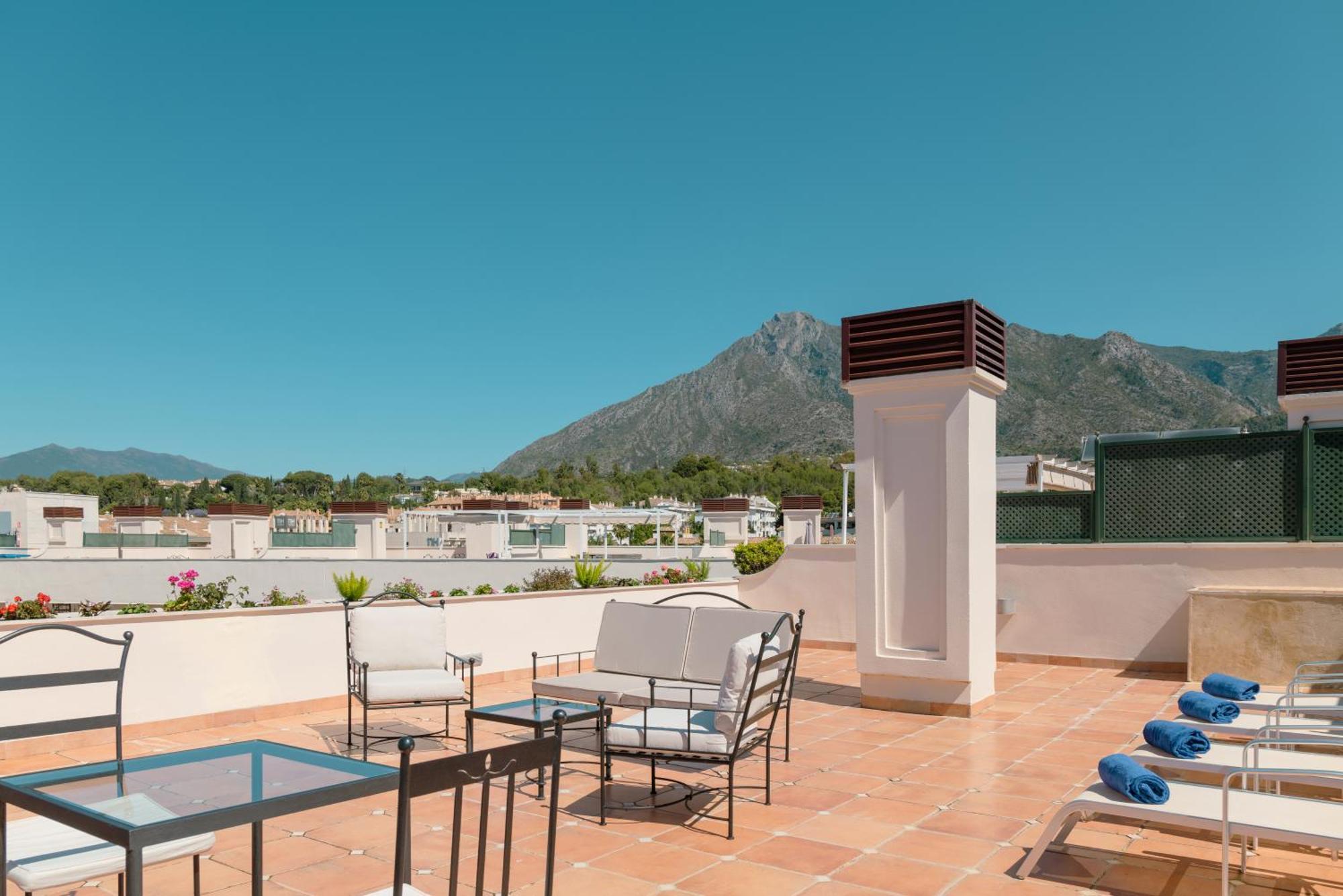 Guadalpin Suites Marbella Exterior photo