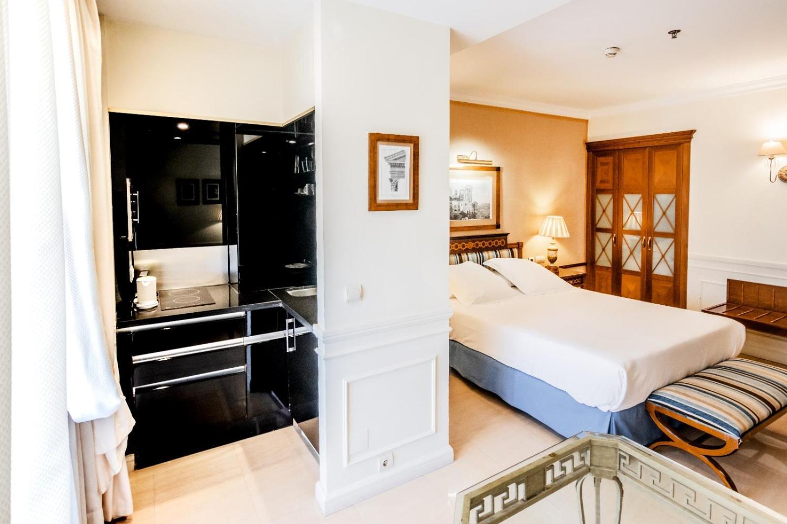 Guadalpin Suites Marbella Exterior photo